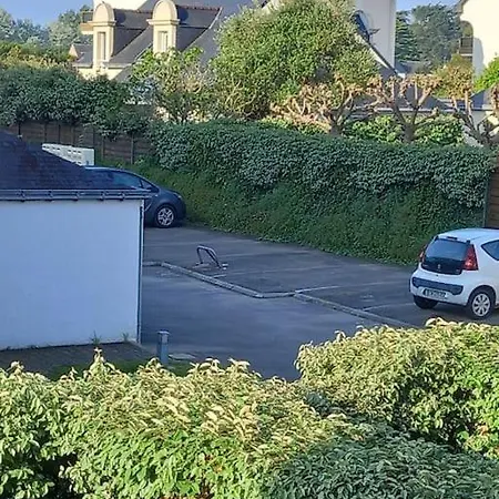50 M De La Et Terrain De Tennis *